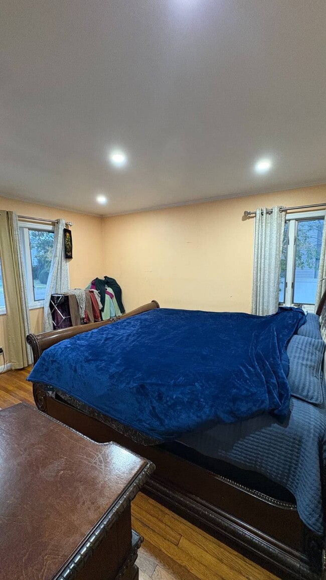 Building Photo - 8 Howard St