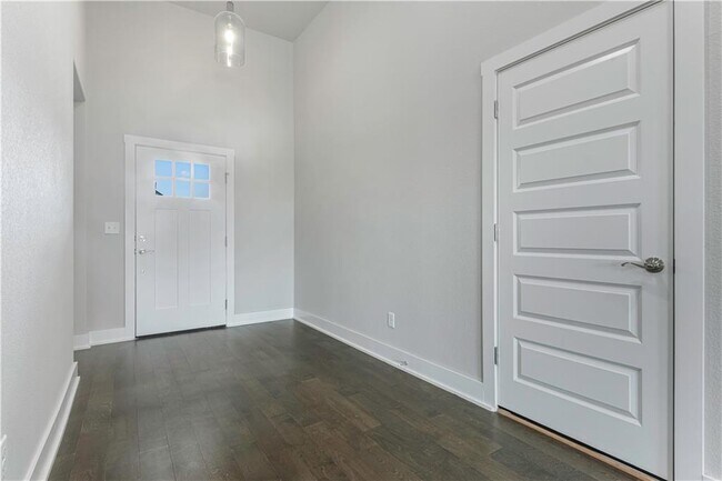 Building Photo - 7302 SW Walnut Grv Ave