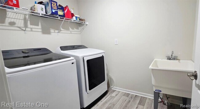 Building Photo - 2720 Tulip Wy