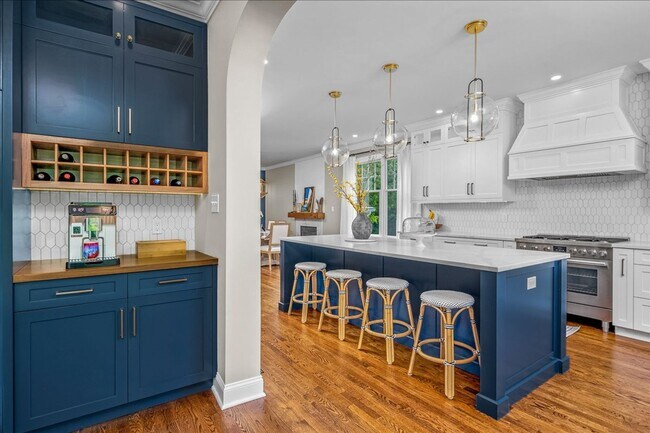 Building Photo - Beautifully Renovated 4 Bedroom 2.5 Bathroom Colonial
