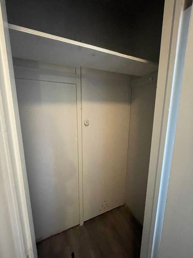 Building Photo - 2 Bed Duplex OKC- Move in Deposit-Free! (If Qualified)