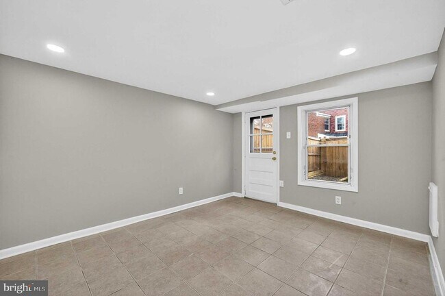 Building Photo - 8 Kennedy St