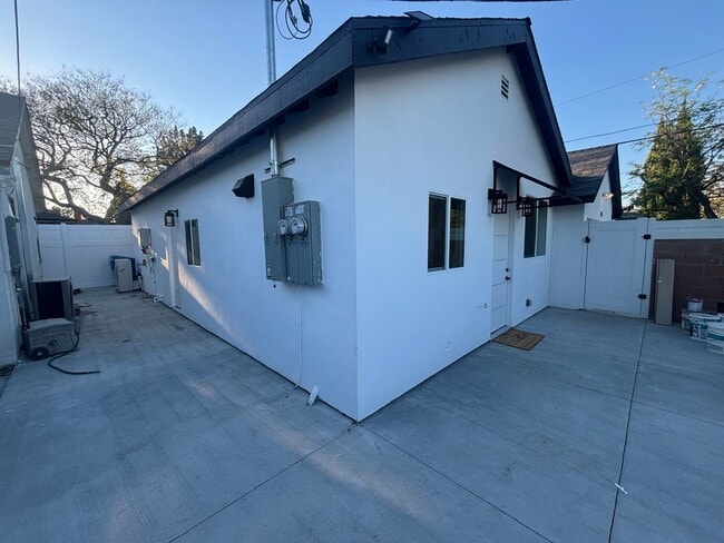 Building Photo - Stunning 3-Bedroom Single-Story ADU in Granada Hills!