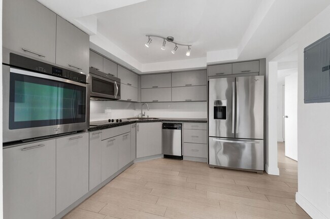 Building Photo - 16546 NE 26th Ave