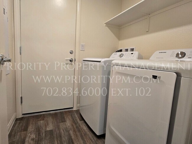 Building Photo - Gated~ 2 Bedroom Townhome w/2 Car Garage~MUST SEE!