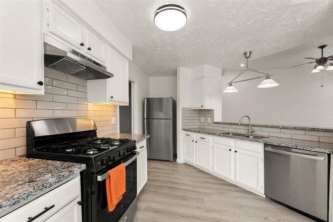 Building Photo - 419 Capehill Dr