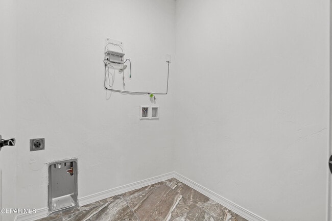 Building Photo - 6315 Escondido Dr