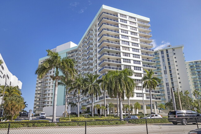 Building Photo - 3725 S Ocean Dr