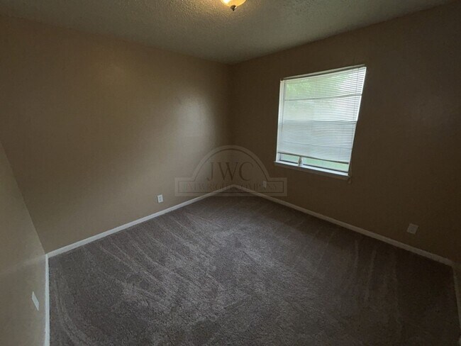 Building Photo - 1302 Becker Dr