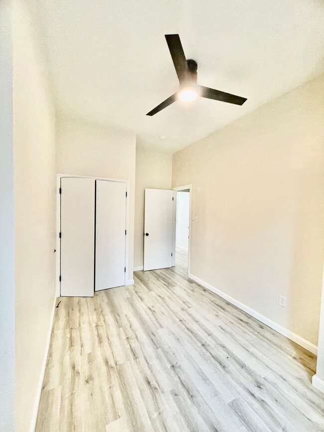 Building Photo - 112 Hemlock St