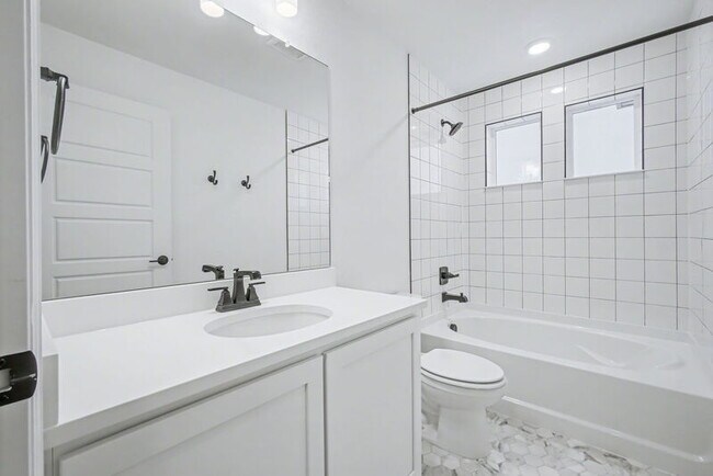 Building Photo - 16417 E 111th Pl