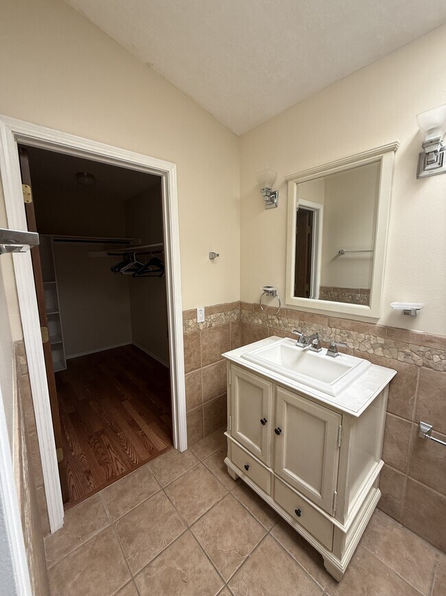 Building Photo - 6717 Tesuque Dr NW