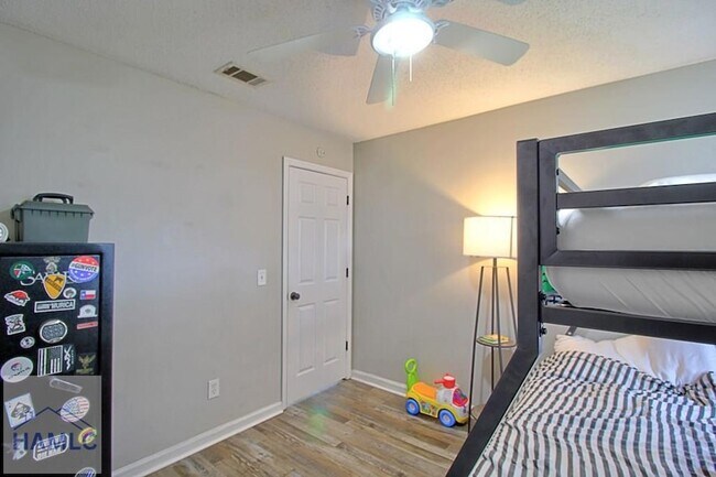 Building Photo - 1567 Pendleton Dr