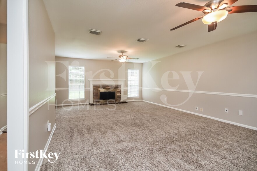Building Photo - 4004 Ashwood Dr