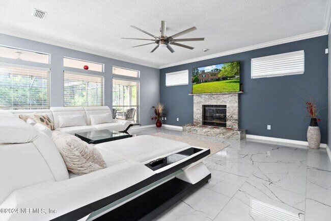 Building Photo - Fully Furnished Home