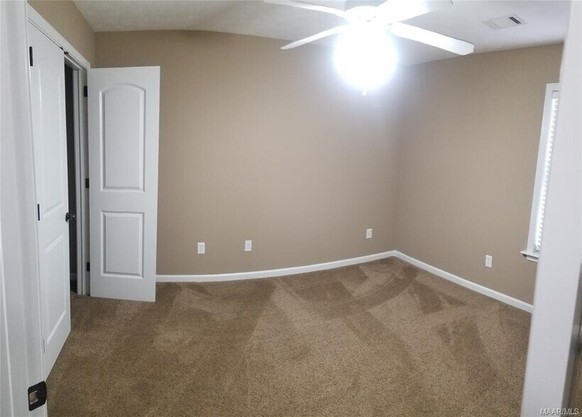 Building Photo - 9001 Saw Tooth Loop