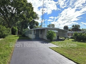 Building Photo - 7106 Commons Blvd