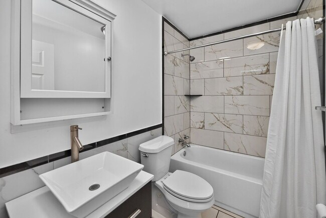 Building Photo - 5458 Beechmont Ave