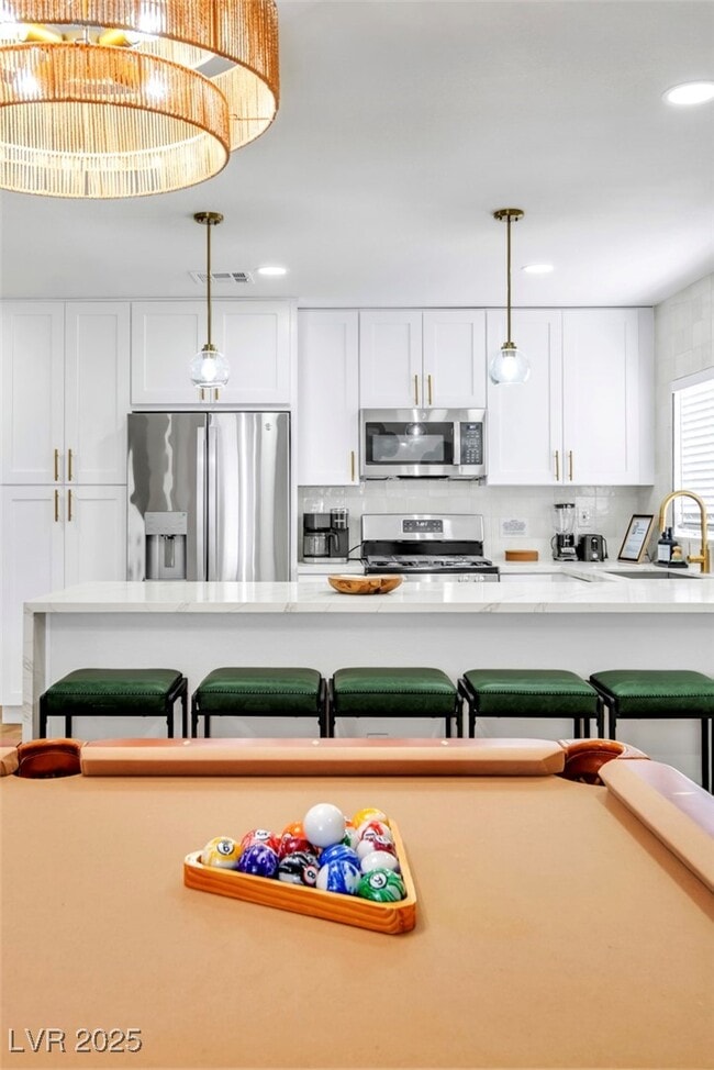 Building Photo - 425 Golden Valley Dr