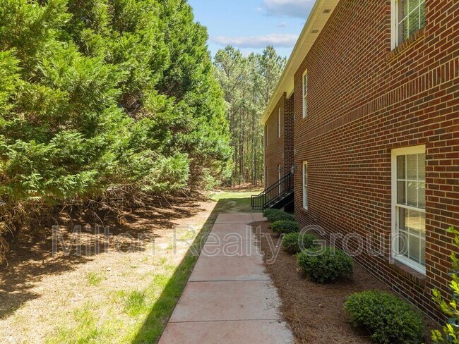 Building Photo - 74 Fantasy Ln