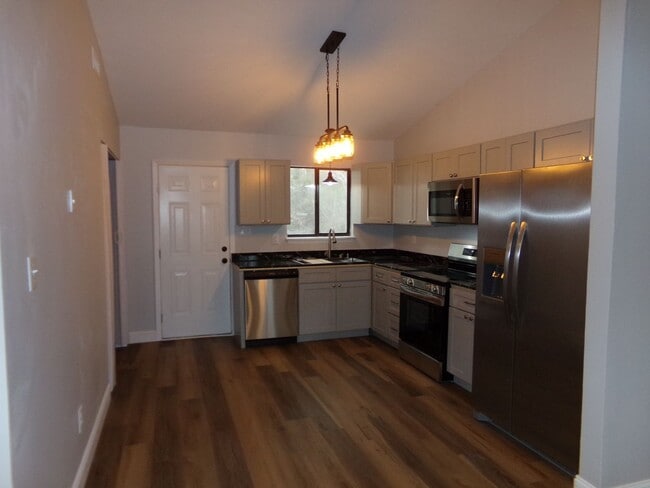 Building Photo - Modern Duplex