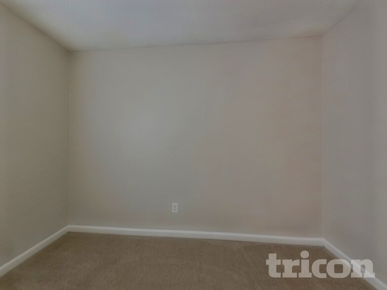 Building Photo - 305 Madeline Way