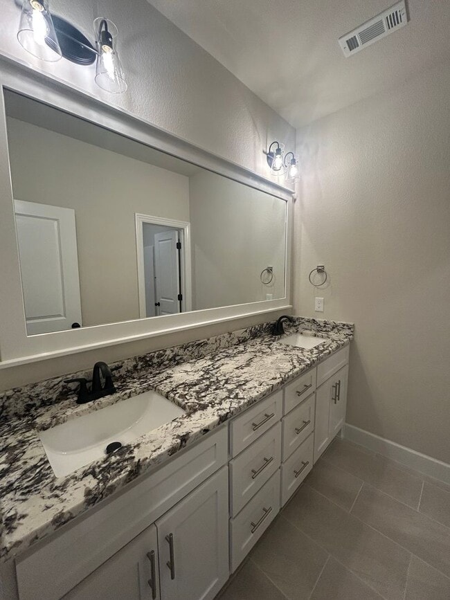 Building Photo - Beautiful Modern Home in Pea Ridge!