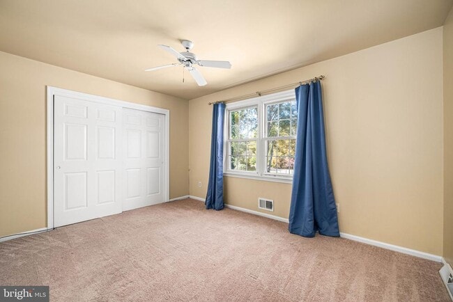 Building Photo - 401 Alderbrook Dr