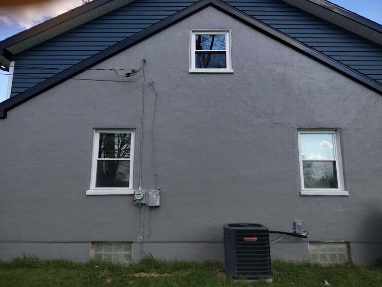 Building Photo - 4437 E Kitridge Rd