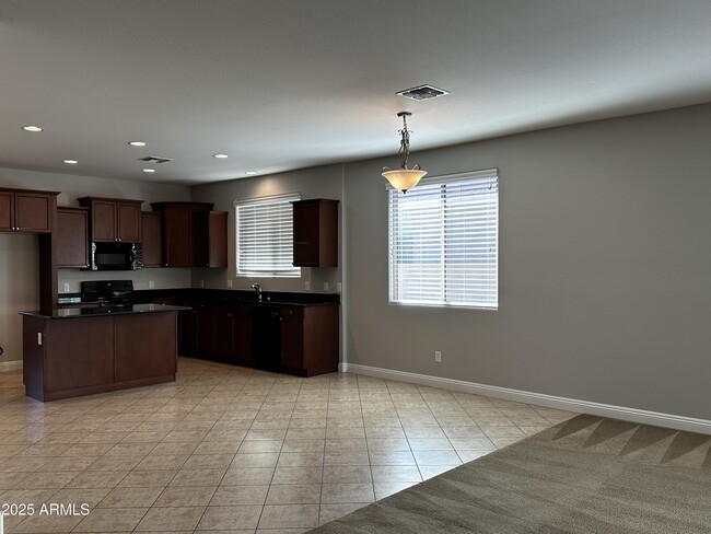 Building Photo - 1686 W Paisley Dr