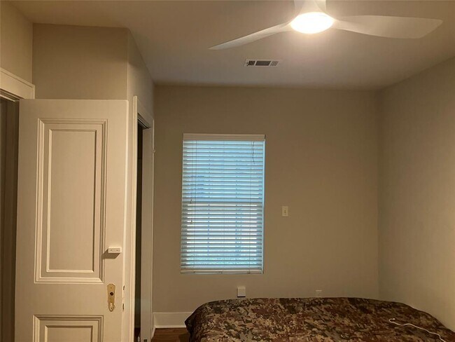 Building Photo - 1921 W 39th St