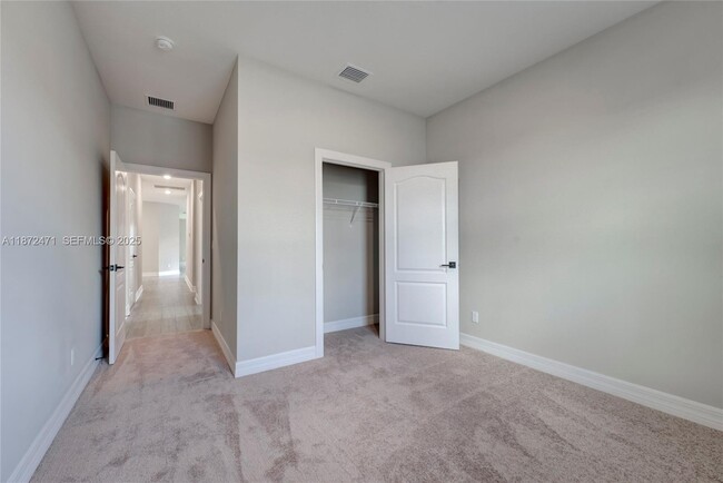 Building Photo - 1734 Party Pl