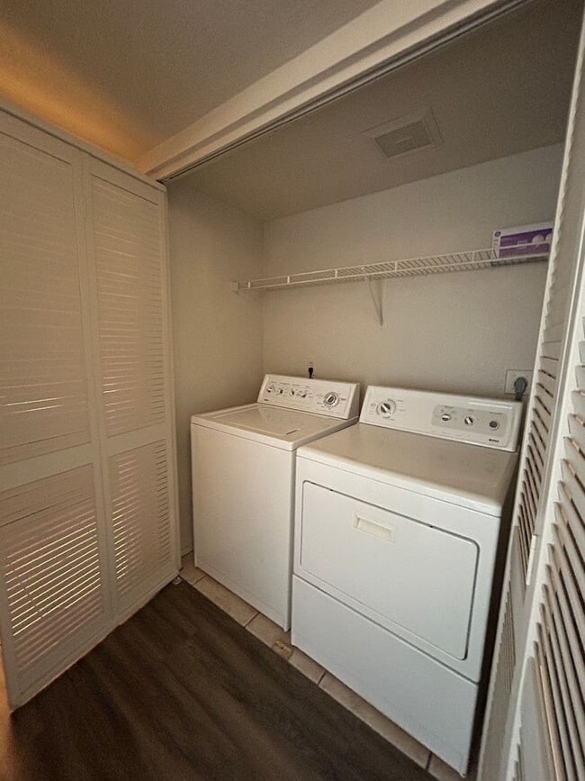 Building Photo - Chandler Townhouse 2 Bed & 1.5 Bath - 2 St...