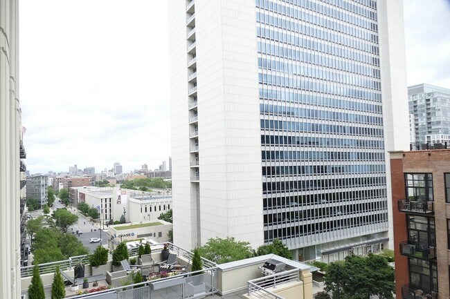 Building Photo - 720 N Larrabee St