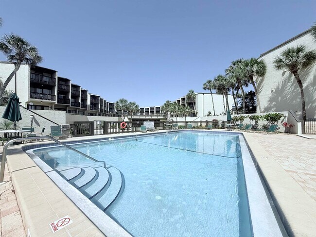 Building Photo - 5650 Jimmy Buffett Mem Hwy