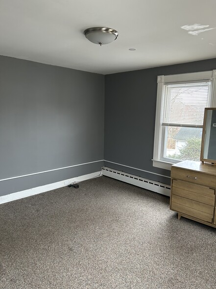 Room 1 / living area - 19 Warwick St