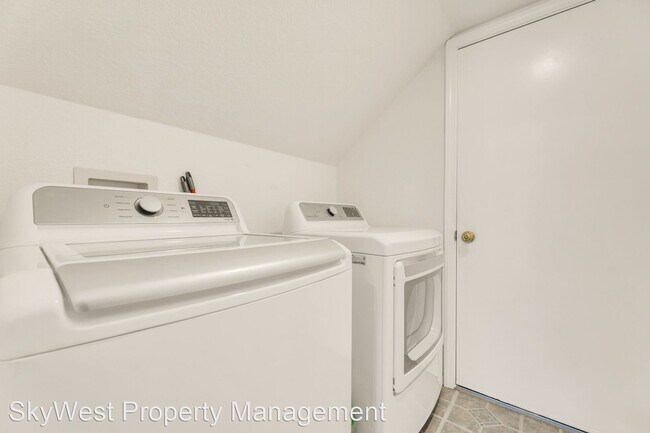 Building Photo - 4 br, 3 bath House - 8248 Exbourne Cir - 8...