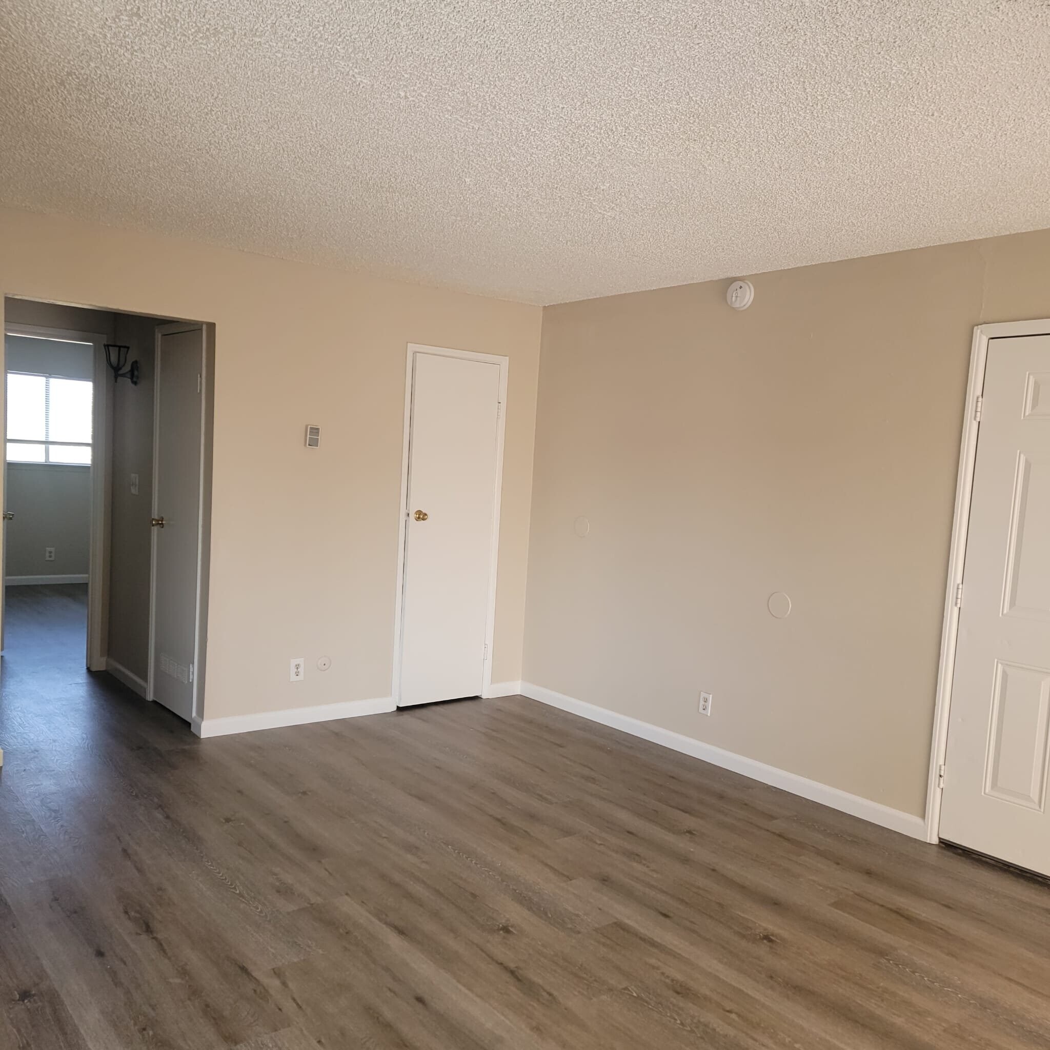 Building Photo - 1311 E San Bruno Ave