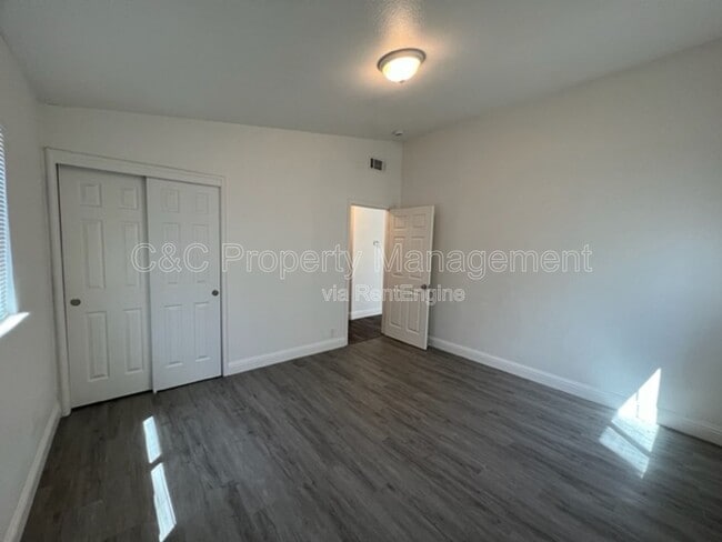 Building Photo - 2119 E Griffith Way