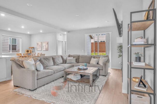 Building Photo - 8943 SW Vermillion Dr