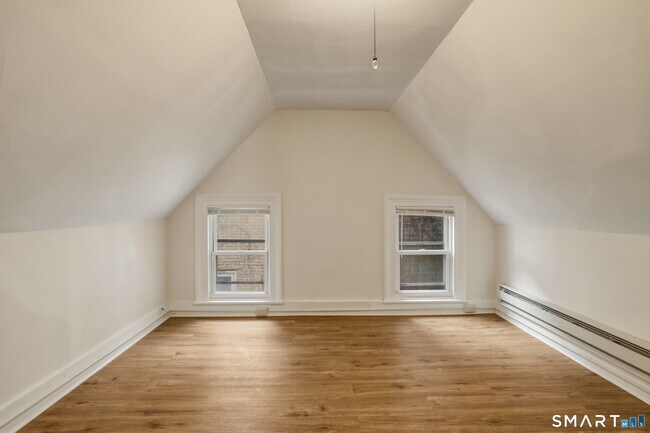 Building Photo - 784 Howard Ave