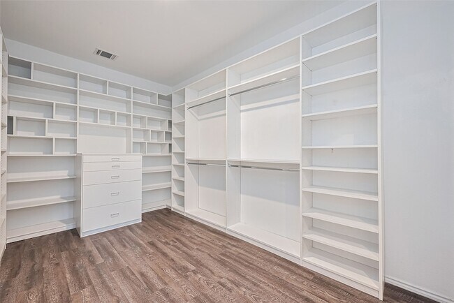 Building Photo - 12518 Pelican Bay Dr