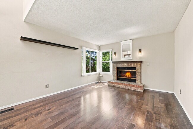 Building Photo - $3,048.95 with $300 Cleaning Voucher, 3 Beds - 2 Bath, Single Family Home in Highlands Ranch with...