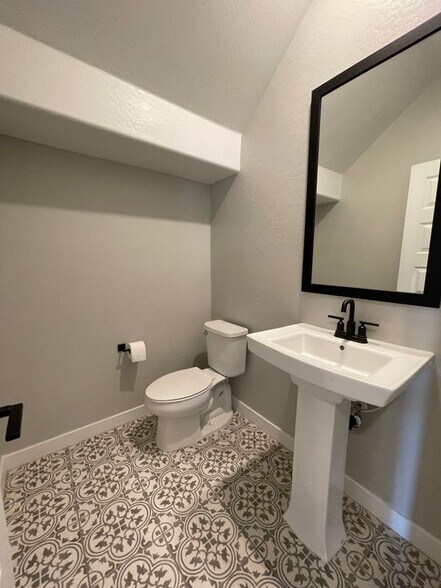 Building Photo - 20880 W Thomas Rd