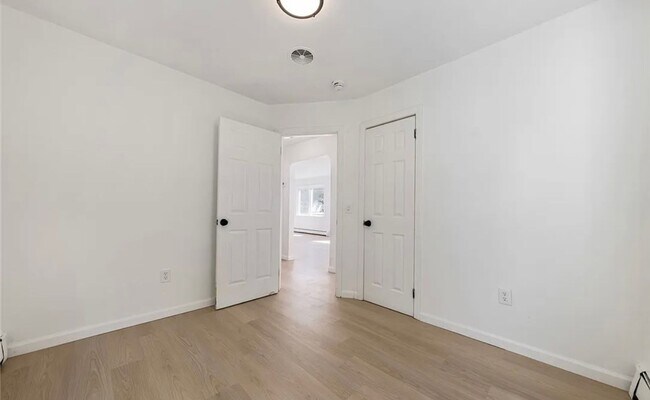 Building Photo - Beautiful 3 Bedroom Mentor Home