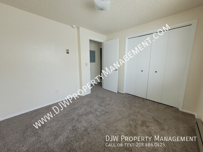 Building Photo - 2060 S Colorado Ave