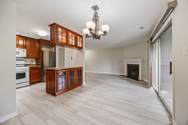 Building Photo - 890 Sheldon Ct