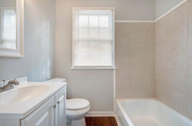 Building Photo - 1943