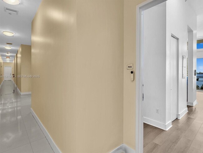 Building Photo - 2200 NE 4th Ave