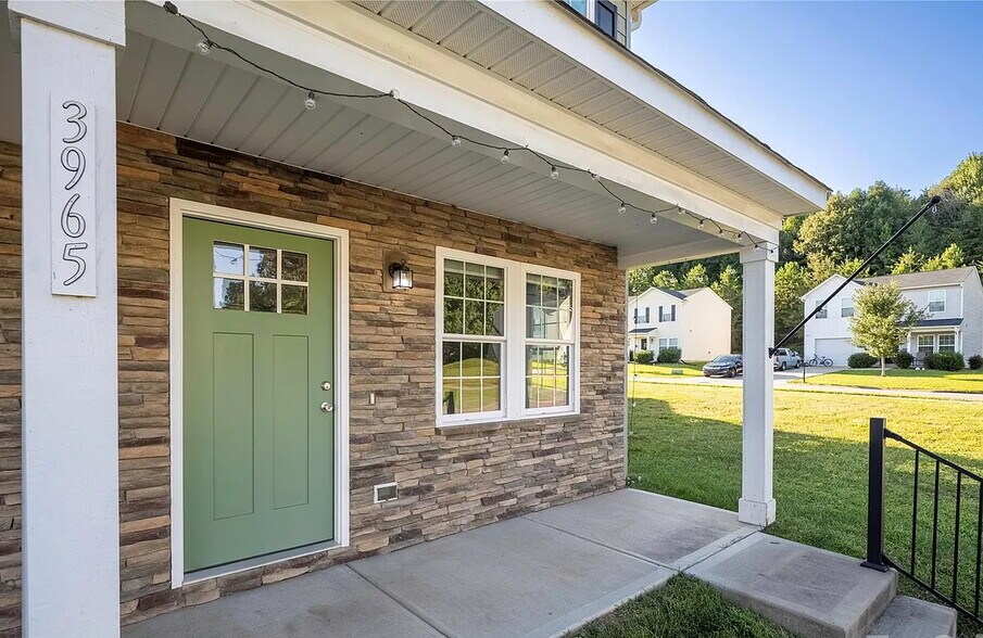 Building Photo - 3965 Hemingway Dr